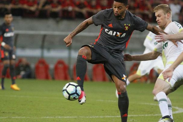 Leo decidiu a partida com dois gols de Andr e um de Diego Souza, que voltou ao time aps ficar quatro dias ausente 