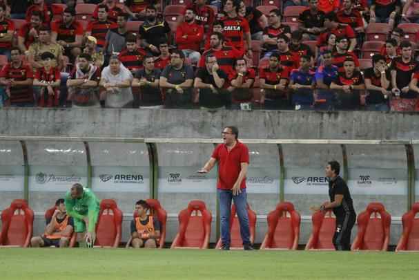 Leo decidiu a partida com dois gols de Andr e um de Diego Souza, que voltou ao time aps ficar quatro dias ausente 