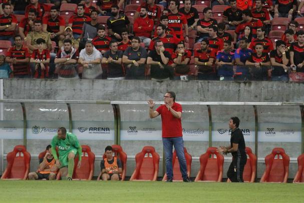 Leo decidiu a partida com dois gols de Andr e um de Diego Souza, que voltou ao time aps ficar quatro dias ausente 