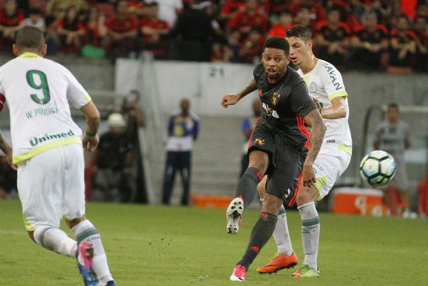 Leo decidiu a partida com dois gols de Andr e um de Diego Souza, que voltou ao time aps ficar quatro dias ausente 