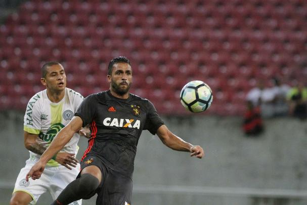 Leo decidiu a partida com dois gols de Andr e um de Diego Souza, que voltou ao time aps ficar quatro dias ausente 