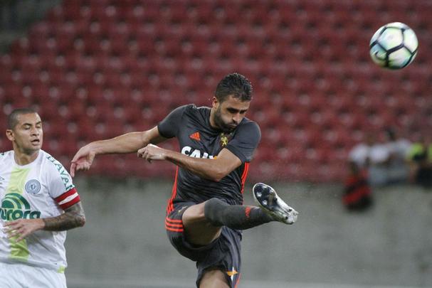 Leo decidiu a partida com dois gols de Andr e um de Diego Souza, que voltou ao time aps ficar quatro dias ausente 