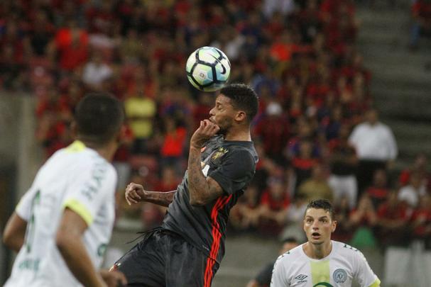 Leo decidiu a partida com dois gols de Andr e um de Diego Souza, que voltou ao time aps ficar quatro dias ausente 