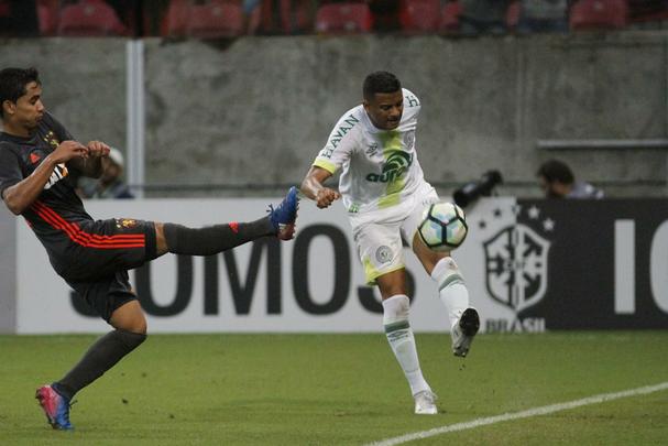 Leo decidiu a partida com dois gols de Andr e um de Diego Souza, que voltou ao time aps ficar quatro dias ausente 
