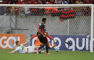 Leo decidiu a partida com dois gols de Andr e um de Diego Souza, que voltou ao time aps ficar quatro dias ausente 