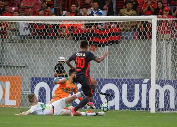 Leo decidiu a partida com dois gols de Andr e um de Diego Souza, que voltou ao time aps ficar quatro dias ausente 