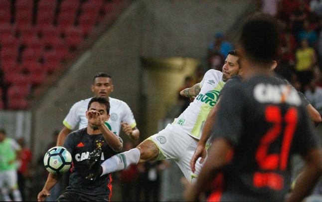 Leo decidiu a partida com dois gols de Andr e um de Diego Souza, que voltou ao time aps ficar quatro dias ausente 