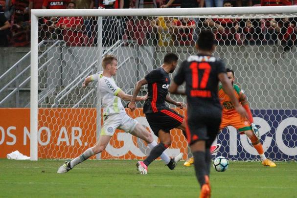 O gol de Diego Souza e o segundo gol de Andr foram nos acrscimos da partida