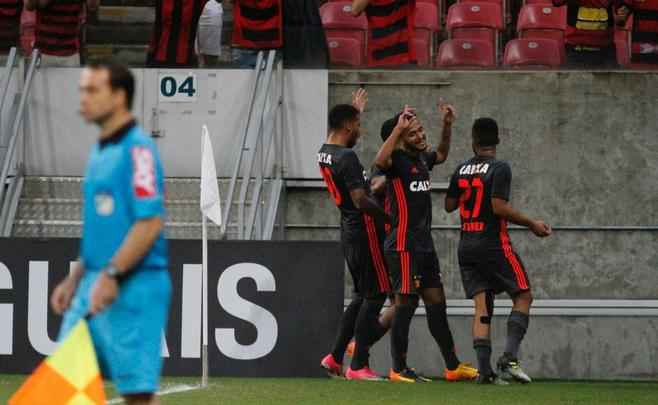 O gol de Diego Souza e o segundo gol de Andr foram nos acrscimos da partida