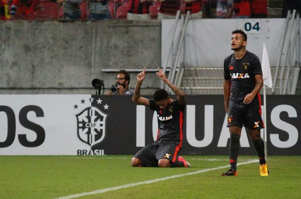 O gol de Diego Souza e o segundo gol de Andr foram nos acrscimos da partida