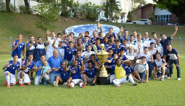 Erick acumula passagem pela base do Santos, foi campeo mineiro pelo sub-20 do Cruzeiro e destaque tambm do Timbu at chegar ao profissional