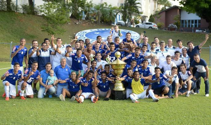 Erick acumula passagem pela base do Santos, foi campeo mineiro pelo sub-20 do Cruzeiro e destaque tambm do Timbu at chegar ao profissional