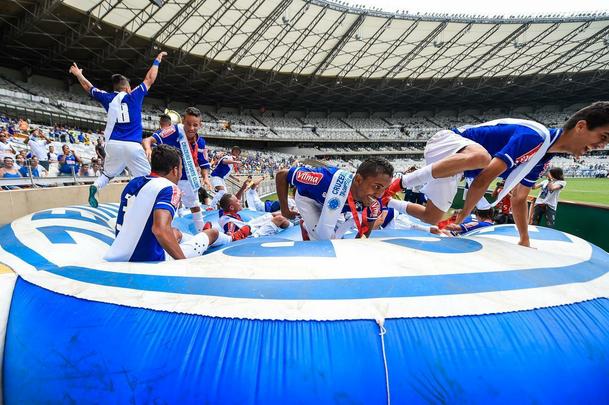 Erick acumula passagem pela base do Santos, foi campeo mineiro pelo sub-20 do Cruzeiro e destaque tambm do Timbu at chegar ao profissional