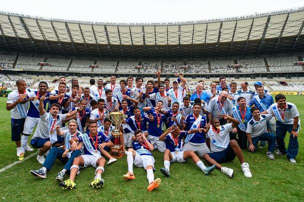 Erick acumula passagem pela base do Santos, foi campeo mineiro pelo sub-20 do Cruzeiro e destaque tambm do Timbu at chegar ao profissional