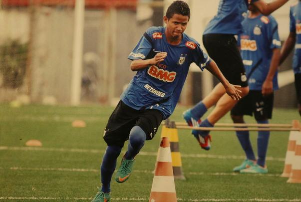 Erick acumula passagem pela base do Santos, foi campeão mineiro pelo sub-20 do Cruzeiro e destaque também do Timbu até chegar ao profissional