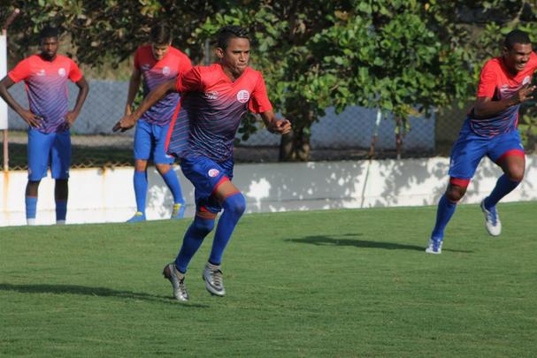 Erick acumula passagem pela base do Santos, foi campeo mineiro pelo sub-20 do Cruzeiro e destaque tambm do Timbu at chegar ao profissional