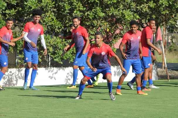 Erick acumula passagem pela base do Santos, foi campeo mineiro pelo sub-20 do Cruzeiro e destaque tambm do Timbu at chegar ao profissional