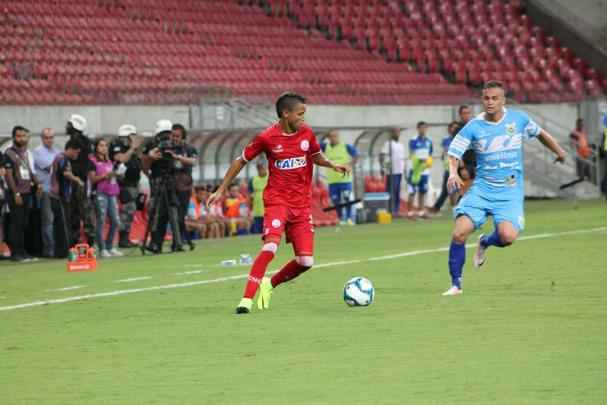 Erick acumula passagem pela base do Santos, foi campeo mineiro pelo sub-20 do Cruzeiro e destaque tambm do Timbu at chegar ao profissional