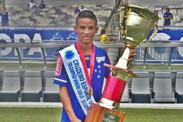 Erick acumula passagem pela base do Santos, foi campeo mineiro pelo sub-20 do Cruzeiro e destaque tambm do Timbu at chegar ao profissional