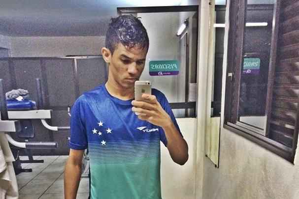 Erick acumula passagem pela base do Santos, foi campeo mineiro pelo sub-20 do Cruzeiro e destaque tambm do Timbu at chegar ao profissional