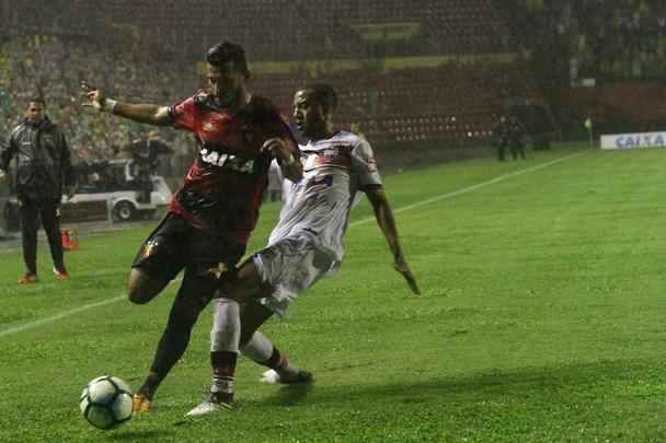 Sport se adaptou bem ao gramado, bastante castigado pelas fortes chuvas. Fezu m gol cedo e soube conduzir a partida, goleando com facilidade. Destaque para André, autor de dois gols, e Diego Souza, que igualou Leonardo como maior goleador rubro-negro na história do Brasileirão
