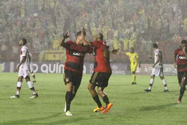 Sport se adaptou bem ao gramado, bastante castigado pelas fortes chuvas. Fezu m gol cedo e soube conduzir a partida, goleando com facilidade. Destaque para André, autor de dois gols, e Diego Souza, que igualou Leonardo como maior goleador rubro-negro na história do Brasileirão