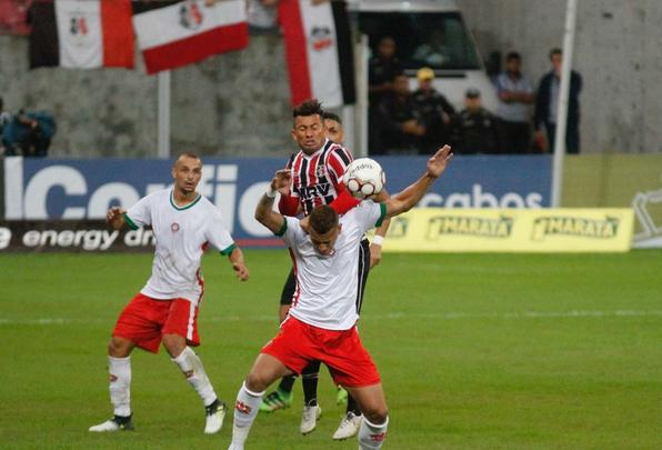 No segundo tempo, o Santa Cruz caiu muito de produo. O Boa Esporte, aos poucos, foi chegando e ainda perdeu oportunidades de marcar antes de Thaciano fazer 1 a 1. O pior  que, mesmo depois de sofrer o empate, o Tricolor no conseguiu partir para cima, dando, inclusive, chances ao adversrio para virar a partida, o que acabou no acontecendo