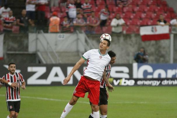 No segundo tempo, o Santa Cruz caiu muito de produo. O Boa Esporte, aos poucos, foi chegando e ainda perdeu oportunidades de marcar antes de Thaciano fazer 1 a 1. O pior  que, mesmo depois de sofrer o empate, o Tricolor no conseguiu partir para cima, dando, inclusive, chances ao adversrio para virar a partida, o que acabou no acontecendo
