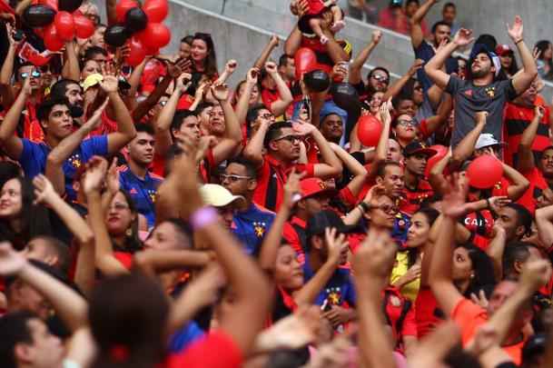 Arquibancadas ficam tomadas para jogo válido pela 16ª rodada do Brasileirão
