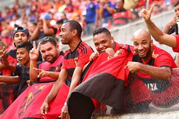 Arquibancadas ficam tomadas para jogo válido pela 16ª rodada do Brasileirão