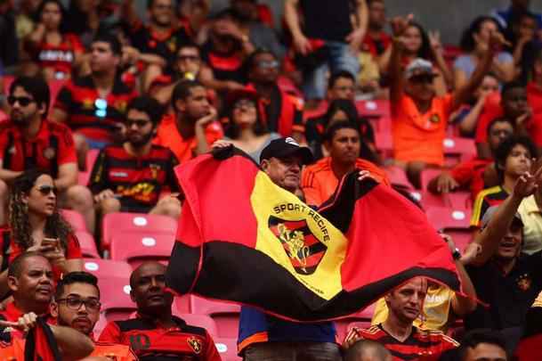 Arquibancadas ficam tomadas para jogo válido pela 16ª rodada do Brasileirão