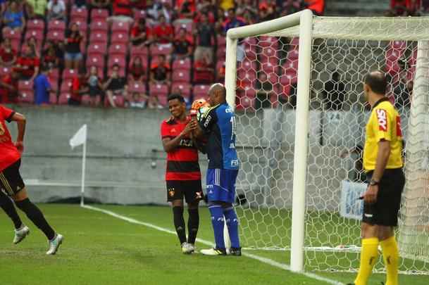 Bem postado, Palmeiras anulou Sport em jogo na Arena de Pernambuco