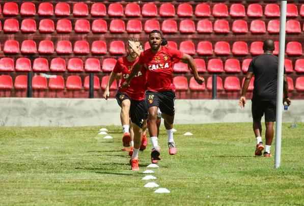 Aps vitria na Ilha do Retiro por 2 a 0, Sport pode perder por at um gol que avana s oitavas de final. Em reapresentao, titulares fizeram apenas um trabalho regenerativo no estdio rubro-negro enquanto Magro, recuperado de leso muscular, voltou a trabalhar normalmente. Nesta tera, grupo viaja a So Paulo de onde segue para Argentina no dia seguinte