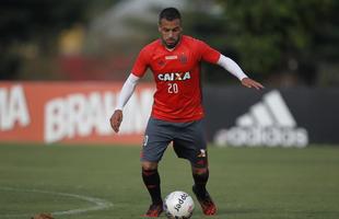 Canteros (volante) - Retornou ao Flamengo depois de emprstimo ao Vlez Srsfield e est disponvel no mercado, segundo o clube carioca. Tem 28 anos e ainda no jogou nesta Srie A.
