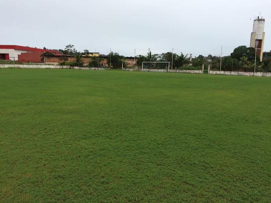 O Náutico teve que treinar nesta sexta-feira em Carpina por não ter nenhum dos campos do CT Wilson Campos à disposição. A reportagem do Superesportes esteve no local para a coletiva do técnico Beto Campos, realizada antes da viagem do time para o interior. Após a entrevista, verificamos as condições do campos do local. Alagados, nenhum deles, realmente, poderia receber um treinamento da equipe
