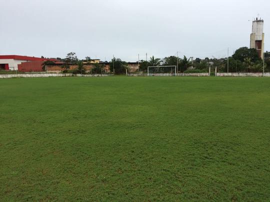 O Náutico teve que treinar nesta sexta-feira em Carpina por não ter nenhum dos campos do CT Wilson Campos à disposição. A reportagem do Superesportes esteve no local para a coletiva do técnico Beto Campos, realizada antes da viagem do time para o interior. Após a entrevista, verificamos as condições do campos do local. Alagados, nenhum deles, realmente, poderia receber um treinamento da equipe