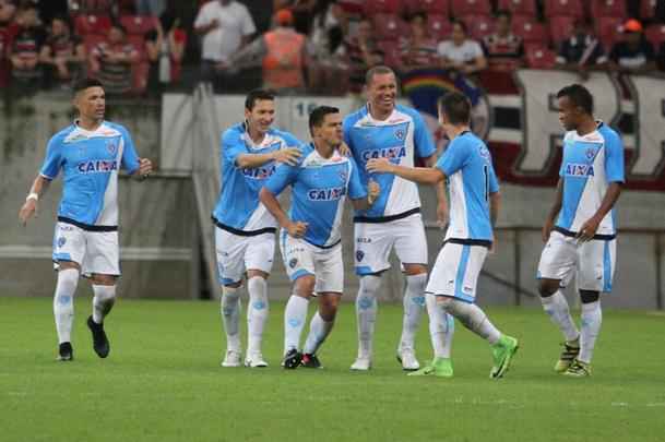 Logo no incio do 2 tempo, Tricolor no conseguiu segurar o Paysandu, que chegou ao empate com belo gol de falta de Ayrton. Santa cruz ainda teve o goleiro Julio Cesar expulso, aps cometer falta fora da rea. Jacsson foi acionado.