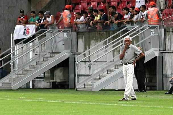 Perto do fim da partida, o Paysandu ainda conseguiria a virada com gol de Brgson, aps um bom contra-ataque do time paraense. Gol que selou mais uma derrota coral em casa na Srie b e deixou o Tricolor mais distante do acesso.