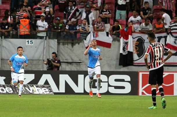 Perto do fim da partida, o Paysandu ainda conseguiria a virada com gol de Brgson, aps um bom contra-ataque do time paraense. Gol que selou mais uma derrota coral em casa na Srie b e deixou o Tricolor mais distante do acesso.