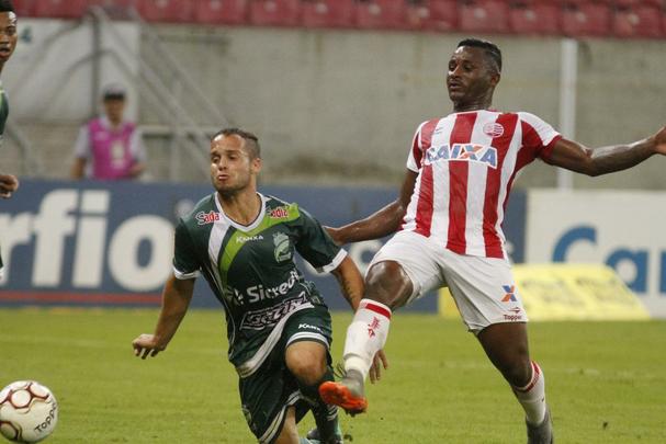Jogando com uma postura ofensiva, adotada pelo tcnico estreante Roberto Fernandes, Timbu mostrou um futebol mais agressivo no ataque e venceu a sua primeira partida em casa na Srie B. rick, de pnalti, marcou o gol da vitria.