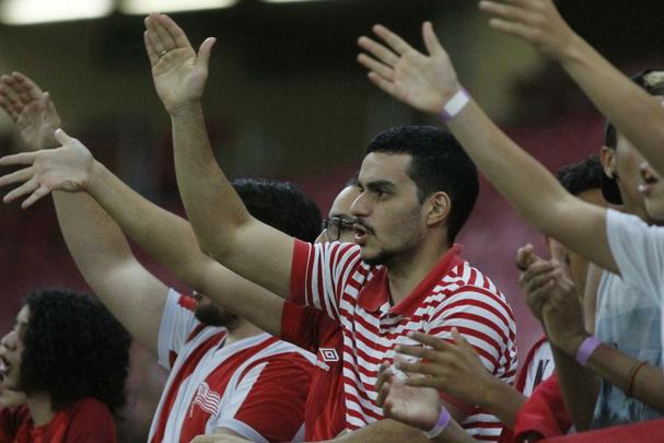 Jogando com uma postura ofensiva, adotada pelo tcnico estreante Roberto Fernandes, Timbu mostrou um futebol mais agressivo no ataque e venceu a sua primeira partida em casa na Srie B. rick, de pnalti, marcou o gol da vitria.