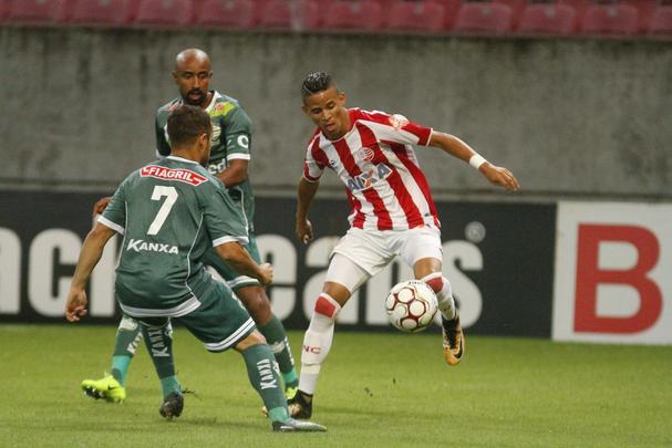Jogando com uma postura ofensiva, adotada pelo tcnico estreante Roberto Fernandes, Timbu mostrou um futebol mais agressivo no ataque e venceu a sua primeira partida em casa na Srie B. rick, de pnalti, marcou o gol da vitria.
