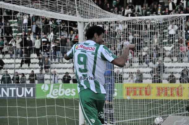 Diante do Juventude, em partida vlida pela 19 rodada da Srie B do Brasileiro, Santa Cruz perdeu por 2 a 1 em Caxias do Sul com nico gol coral de Jlio Sheik 