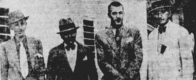 Zago (sem chapéu) foi recebido na chegada a Pernambuco  pelos então presidente do Central, José Victor de Albuquerque, e o diretor de futebol Walfrido Pereira