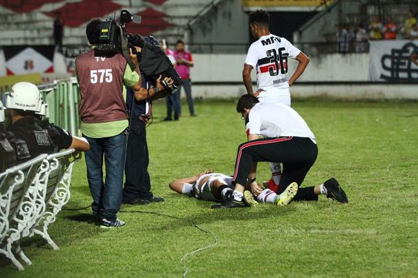 Com jogo começando às 19h15, muitos torcedores foram chegando durante a partida; público não foi dos maiores no Arruda