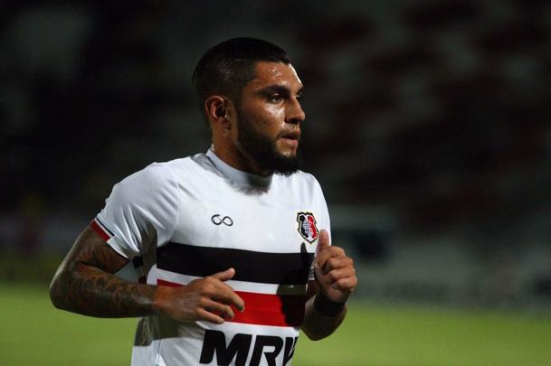 Com jogo começando às 19h15, muitos torcedores foram chegando durante a partida; público não foi dos maiores no Arruda