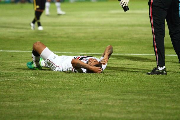 Com jogo começando às 19h15, muitos torcedores foram chegando durante a partida; público não foi dos maiores no Arruda