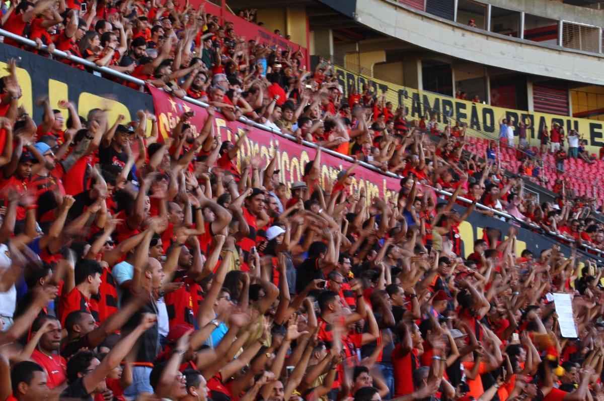 Ilha do Retiro recebeu um bom público no Dia dos Pais para o duelo entre Sport x Ponte preta, válido pela 20ª rodada do Campeonato Brasileiro da Série A