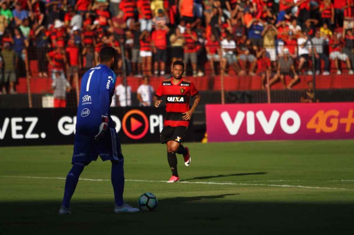 Ilha do Retiro recebeu um bom público no Dia dos Pais para o duelo entre Sport x Ponte preta, válido pela 20ª rodada do Campeonato Brasileiro da Série A