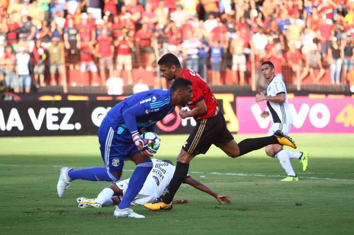 Ilha do Retiro recebeu um bom público no Dia dos Pais para o duelo entre Sport x Ponte preta, válido pela 20ª rodada do Campeonato Brasileiro da Série A